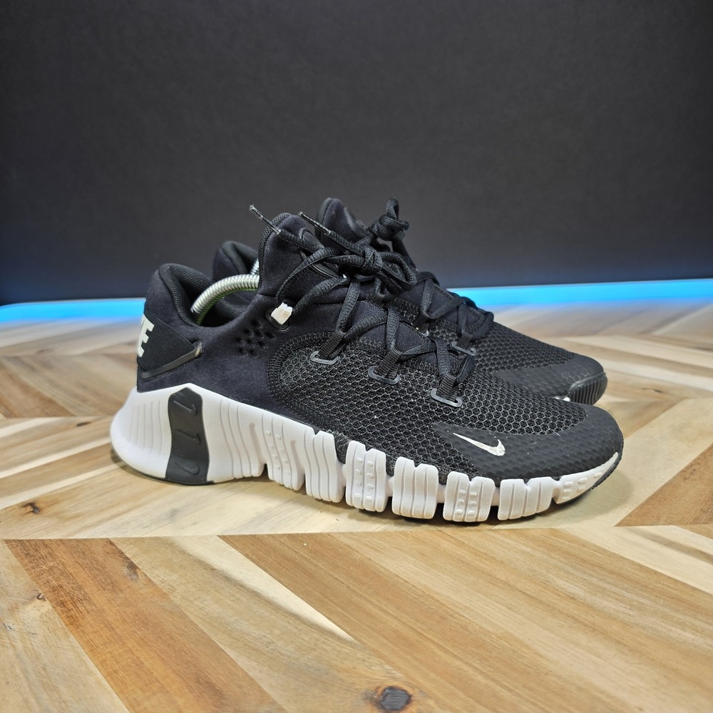 Nike Free Metcon 4 Women's Size 11 Shoes Black White Sneakers CZ0596-010